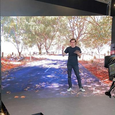 شاشة LED تجارية بتصميم مخصص ، شاشة عرض LED على شكل فيلم Street Movie XR