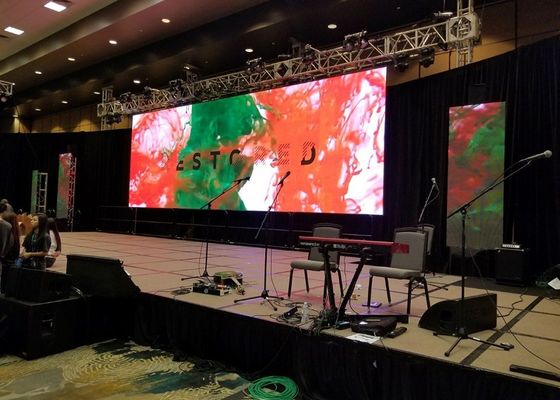 140 درجة 1R1G1B P4.46 شاشة عرض LED مرنة SMD3528